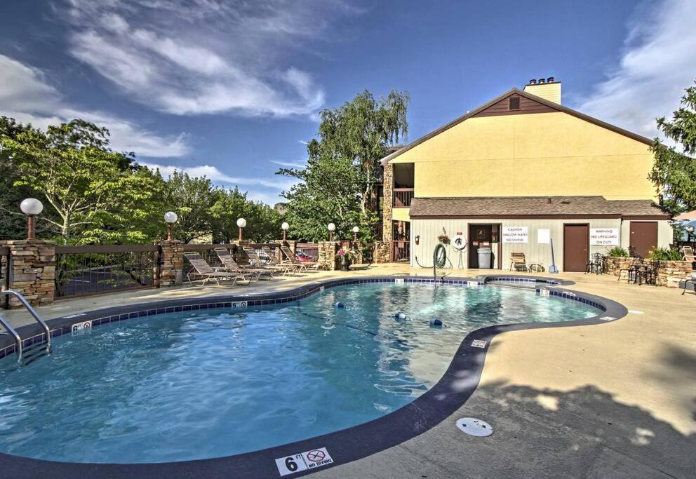 Lux Retro Getaway W/ Ober & Smoky Mtn Views! Gatlinburg Exterior foto