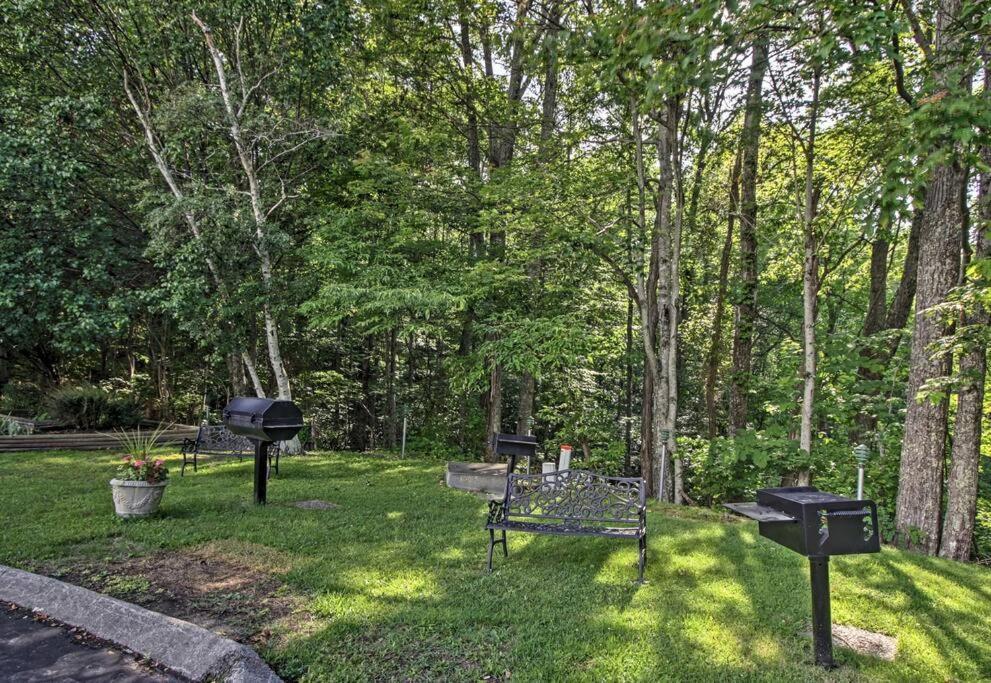 Lux Retro Getaway W/ Ober & Smoky Mtn Views! Gatlinburg Exterior foto