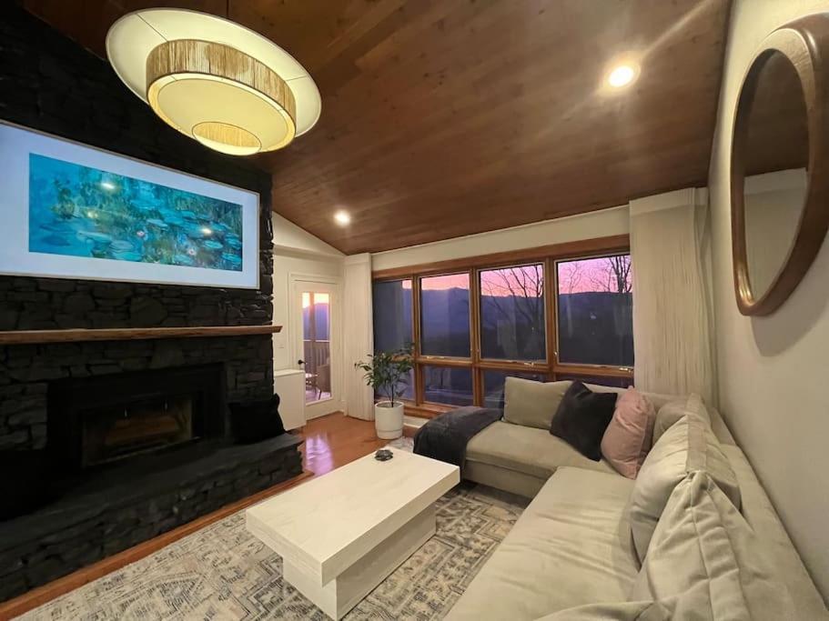 Lux Retro Getaway W/ Ober & Smoky Mtn Views! Gatlinburg Exterior foto