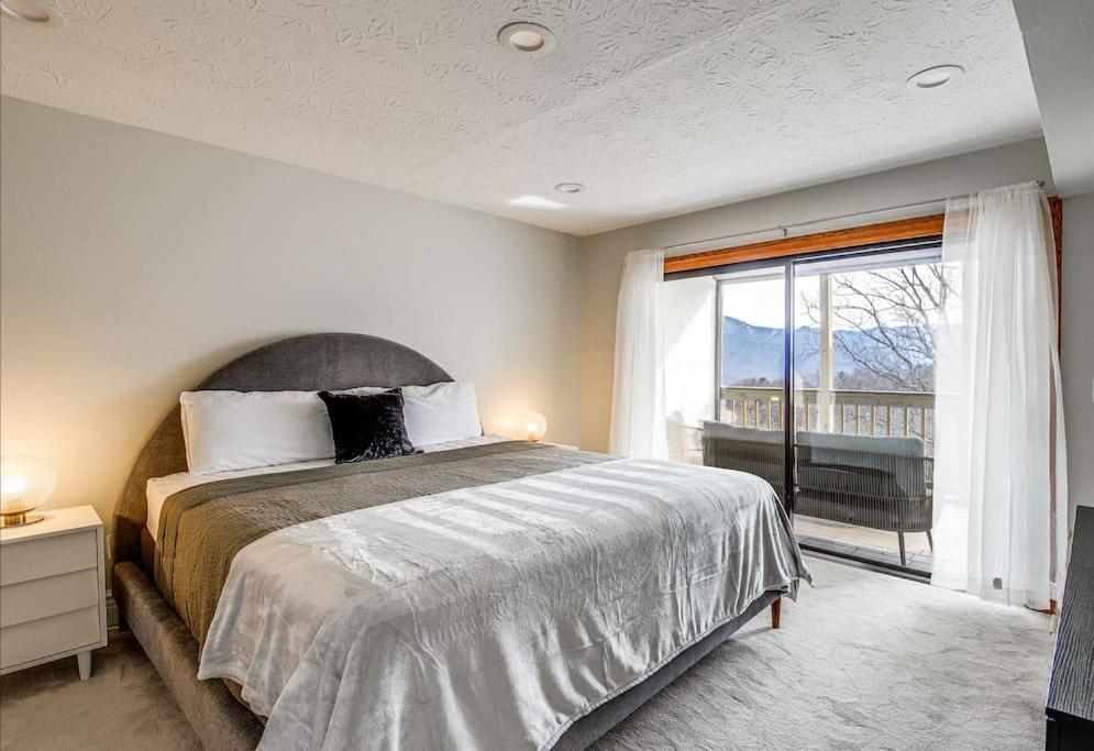 Lux Retro Getaway W/ Ober & Smoky Mtn Views! Gatlinburg Exterior foto