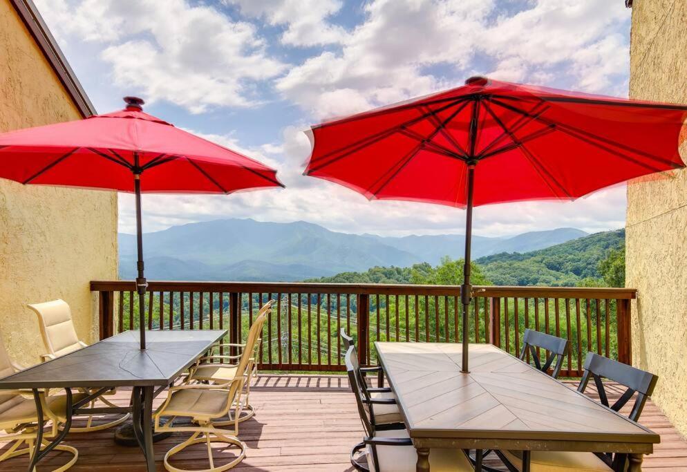 Lux Retro Getaway W/ Ober & Smoky Mtn Views! Gatlinburg Exterior foto
